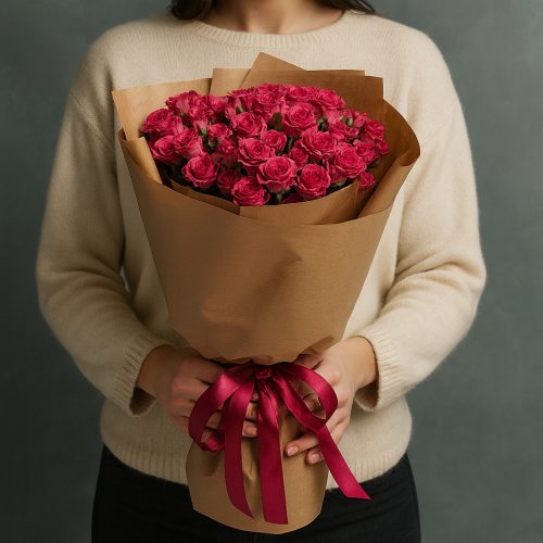 Букет кустовых роз «Яркая гармония»