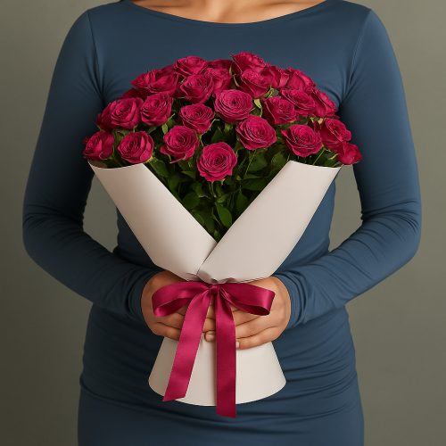 Букет кустовых роз «Малиновый шарм»